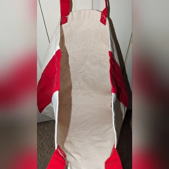 Color Changing Del Sole Minnie Mouse Disney Tote - Picture 6 of 9